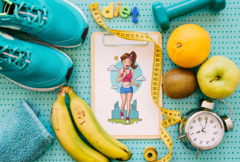 φρούτα, βαράκια & αθλητικά γύρω από εικόνα με κοπέλα που τρέχει