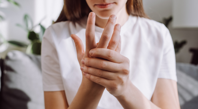  Numbness in hands: What causes it & when to concern
